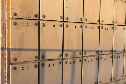 Cavurne ou columbarium : choisir le lieu final pour les cendres d'un être cher