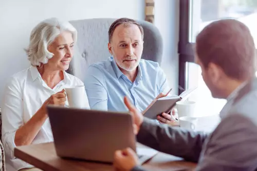 Comment les banques et assurances deviennent des alliés essentiels pour les contrats obsèques